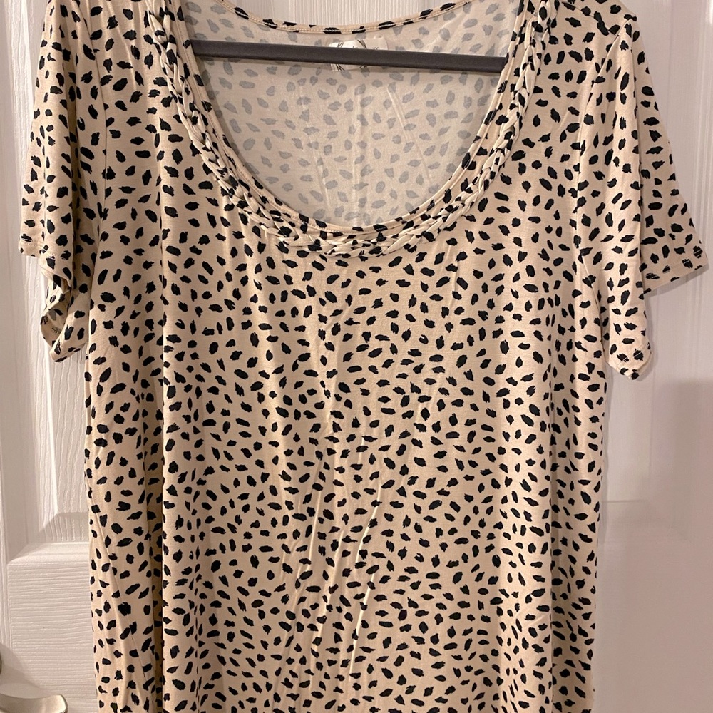 Maurices 24/7 Women’s Cream and Black Shirt XXL